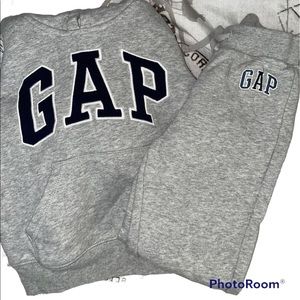 Toddler Boys Gap Sweatsuit! Size 4 years!! Perfect winter/spring transition